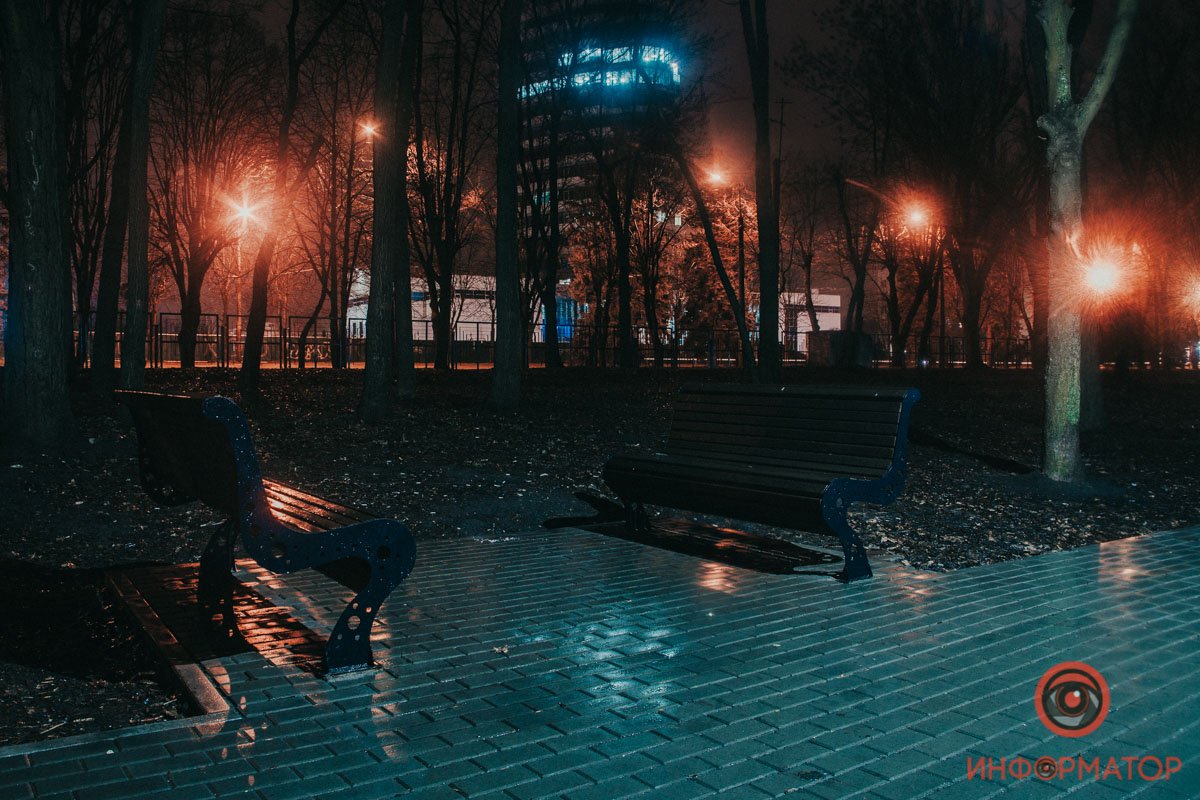 Кажется, что в пустующем парке гулять не так уж и страшно Кажется, что в пустующем парке гулять не так уж и страшно