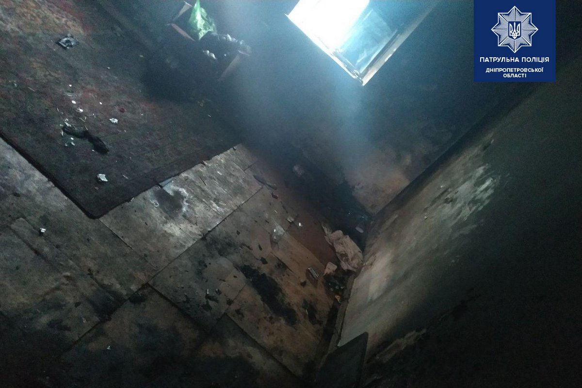 В доме же не было ни окон, ни отопления, а обстановку дома даже антисанитарной не назовешь