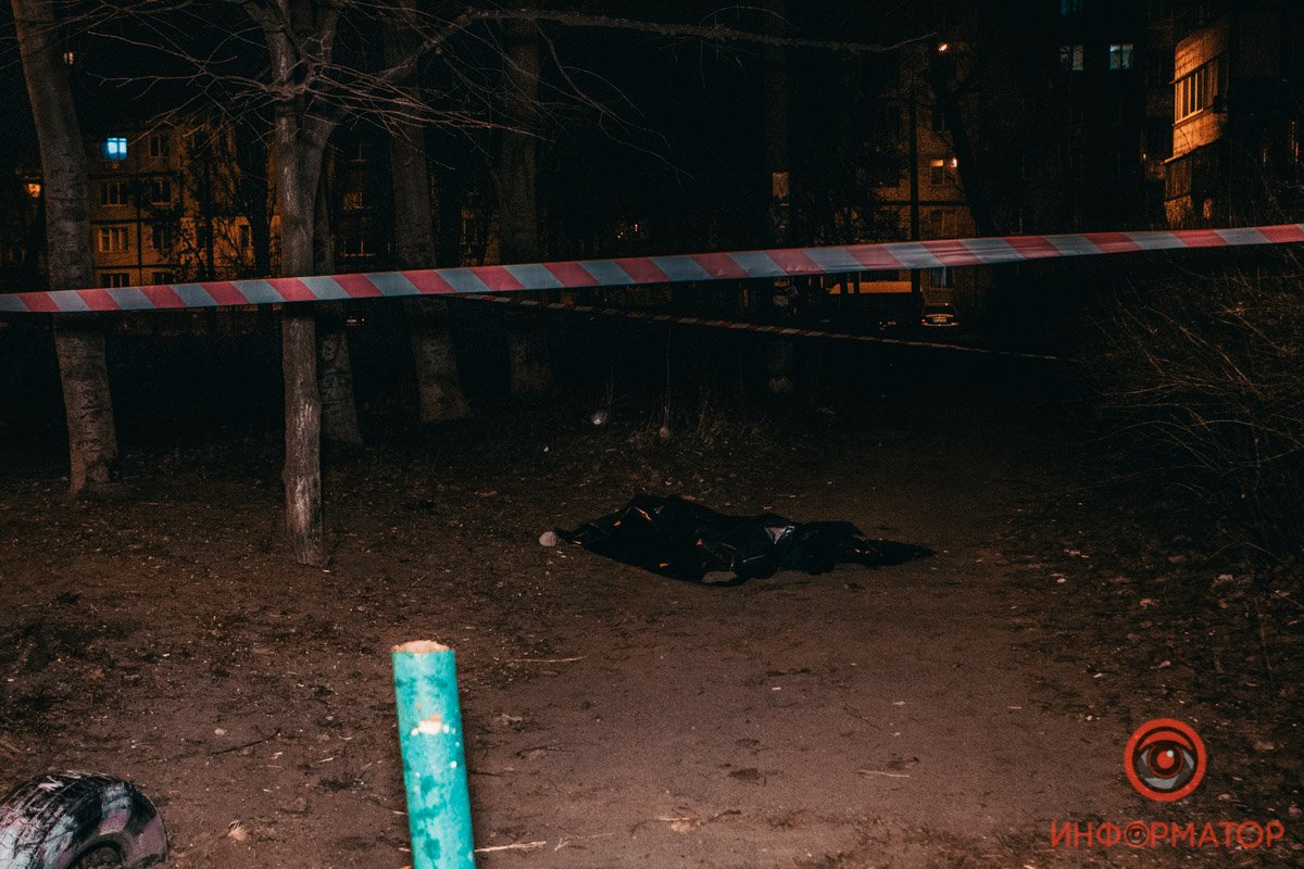 У него переломаны ноги и грудная клетка У него переломаны ноги и грудная клетка