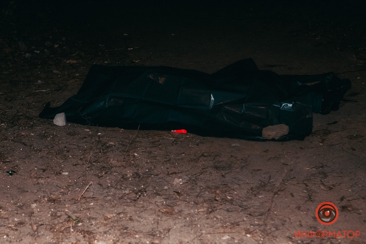 По предварительной информации, он выпал из окна 6 этажа По предварительной информации, он выпал из окна 6 этажа