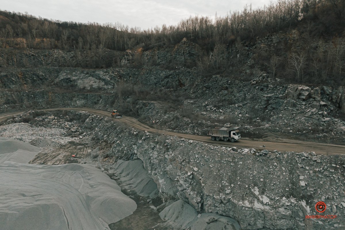 Гранит используют для дорог Днепра