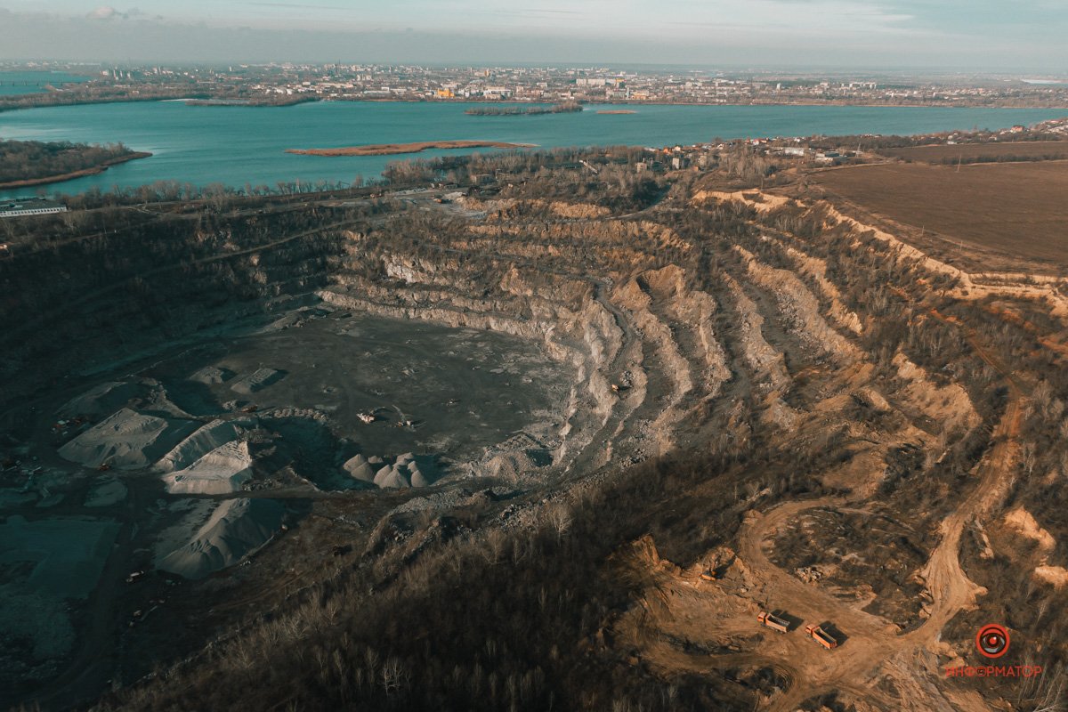 Карьер с высоты