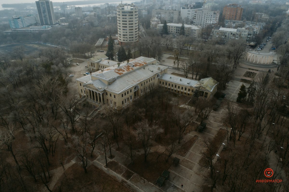 Здание нуждается в ремонте