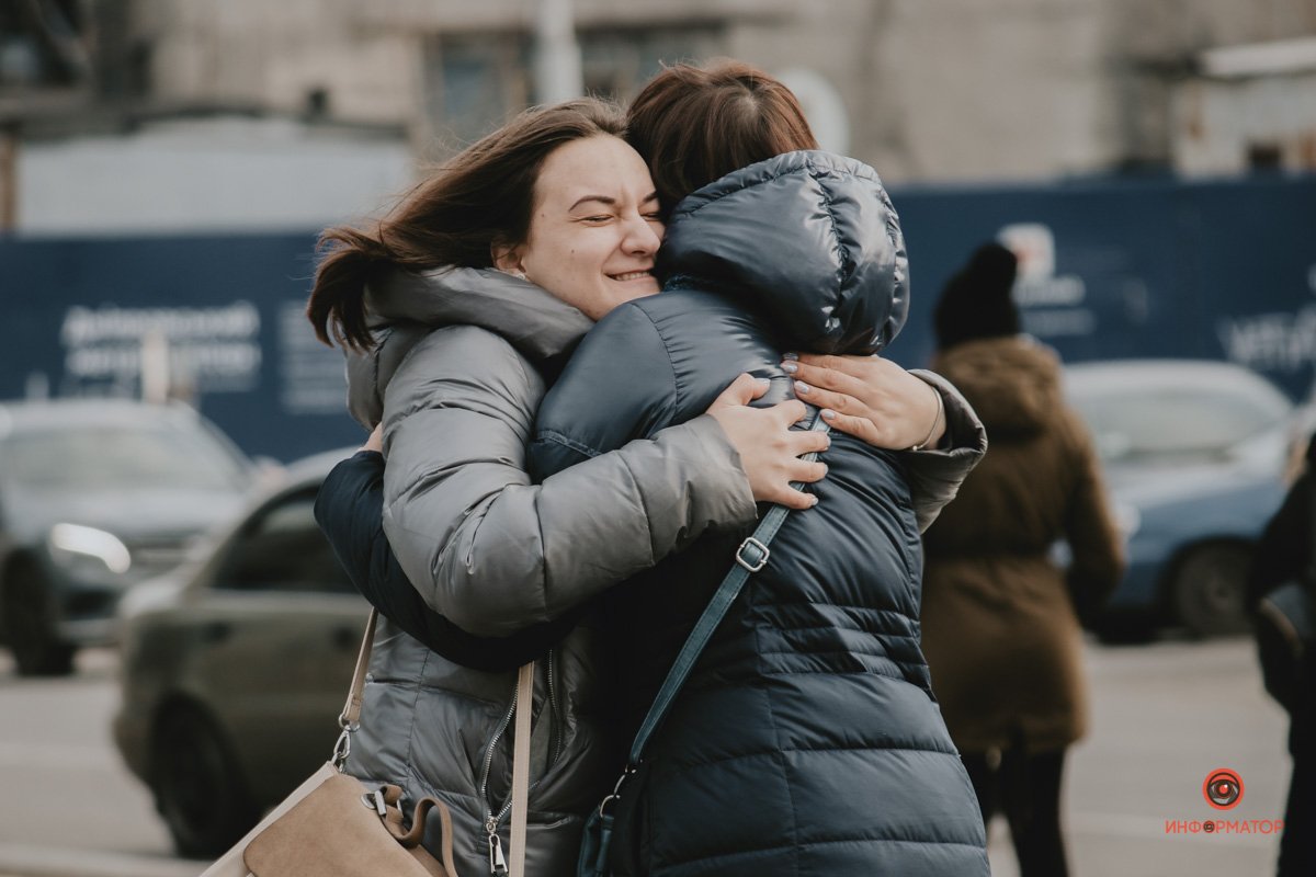 Обнимайтесь Обнимайтесь