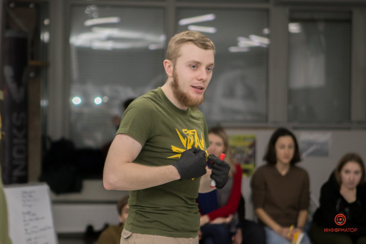 Нельзя совать ложку в рот человеку с приступом судорог Нельзя совать ложку в рот человеку с приступом судорог