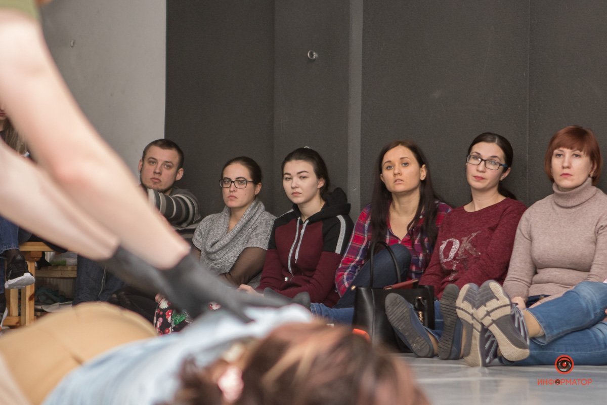 Все увлечено слушали Все увлечено слушали