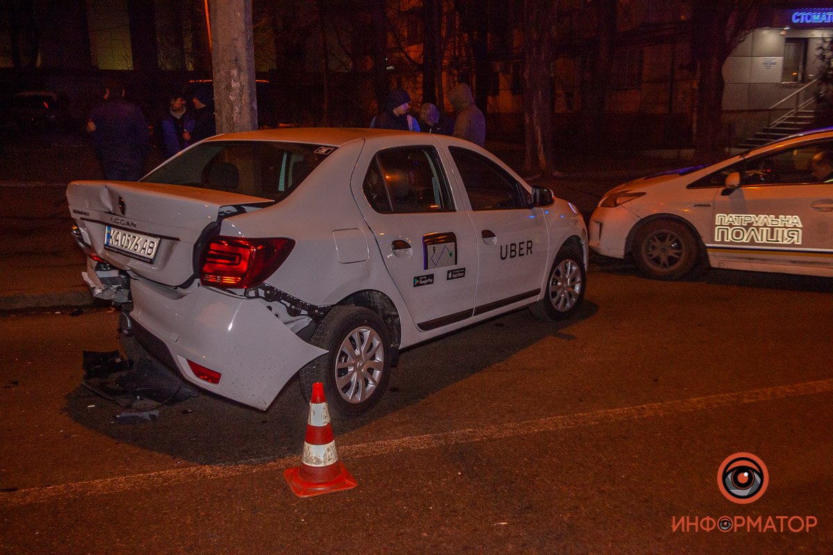 В Днепре на Гагарина столкнулись Renault службы Uber и Daewoo 3