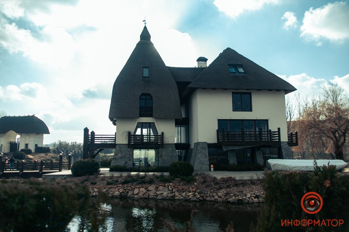 Пока ресторан пустует Пока ресторан пустует