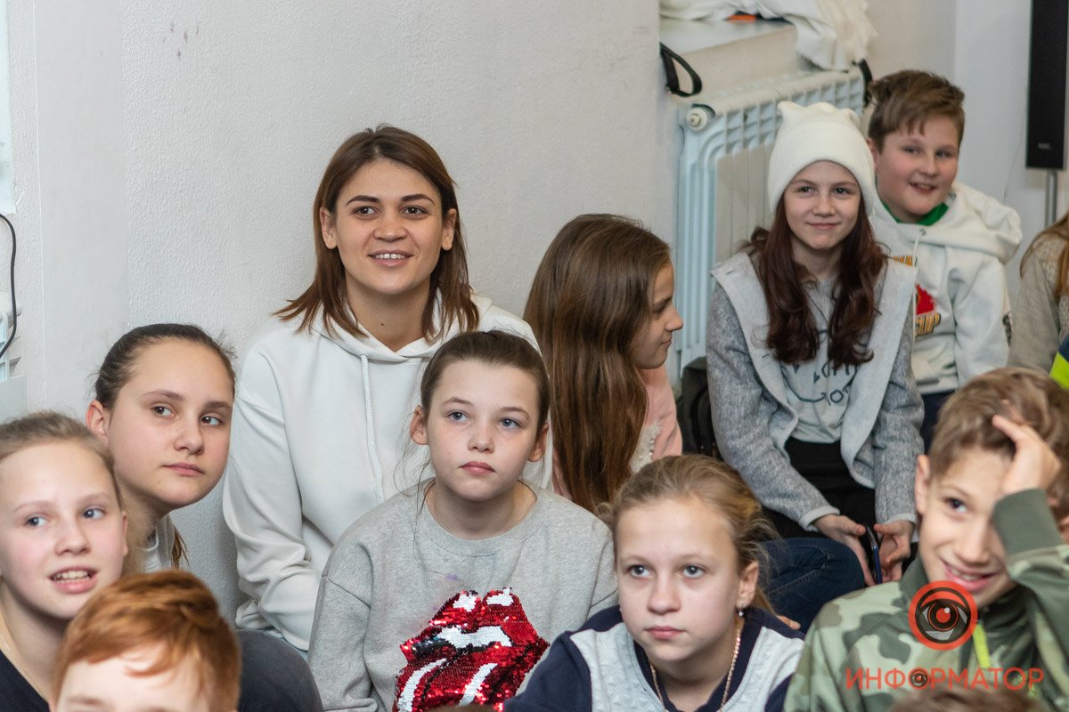 Дети объединились в одно целое