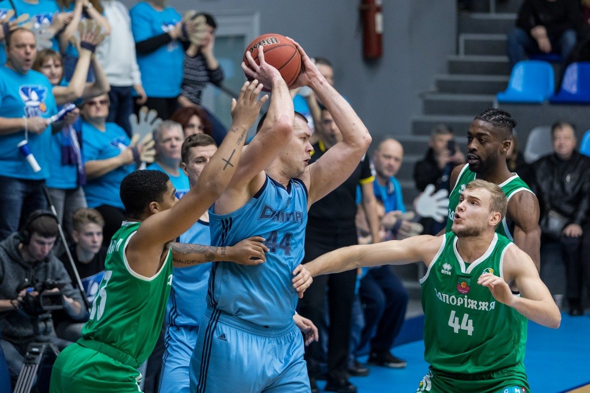 Днепр доминировал на площадке