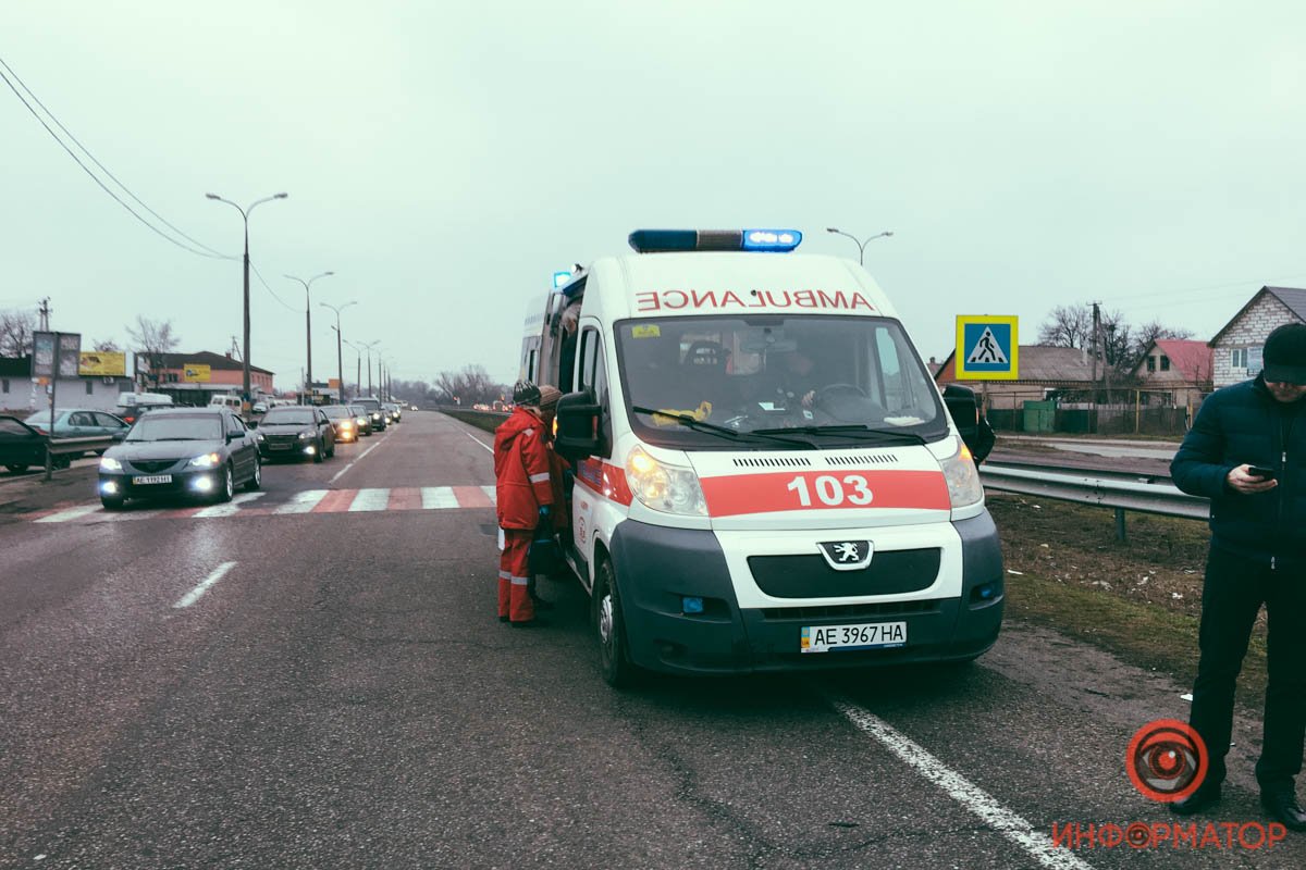И женщину, и ребенка с места аварии забрали бригады скорых И женщину, и ребенка с места аварии забрали бригады скорых