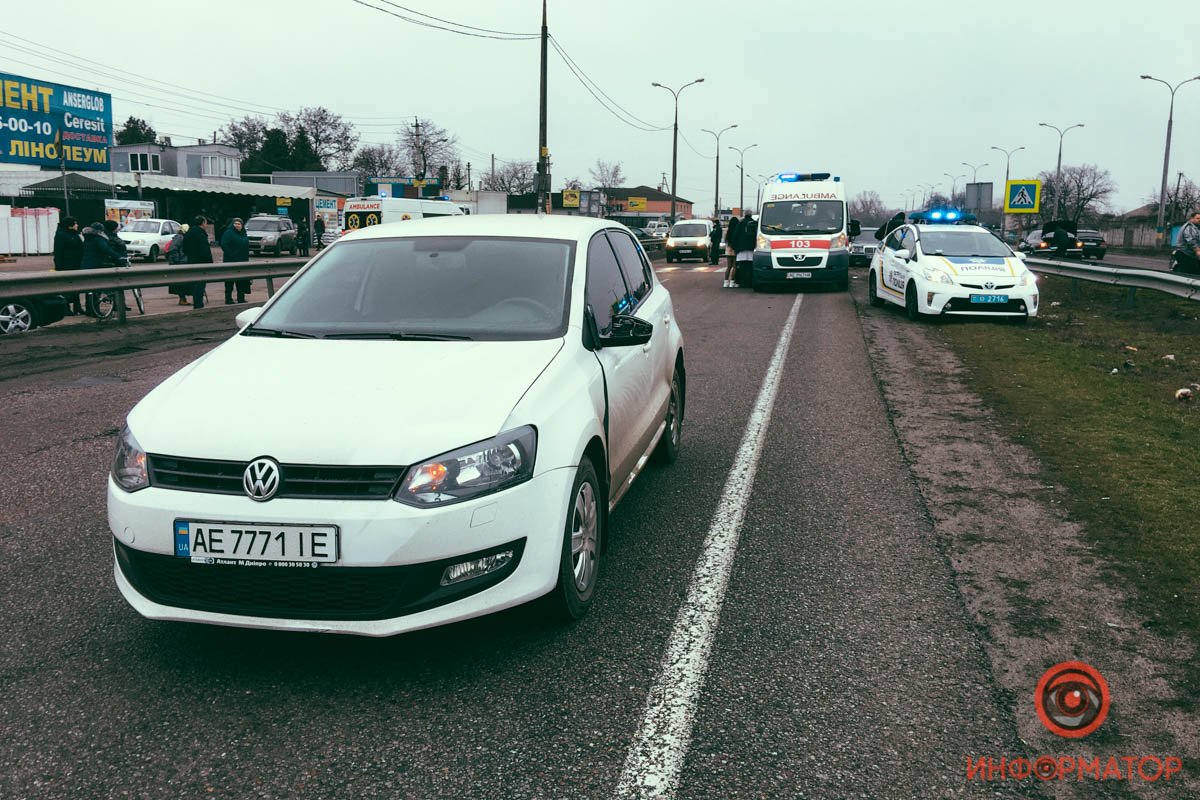 На месте работает экипаж патрульной полиции и следователь по ДТП На месте работает экипаж патрульной полиции и следователь по ДТП