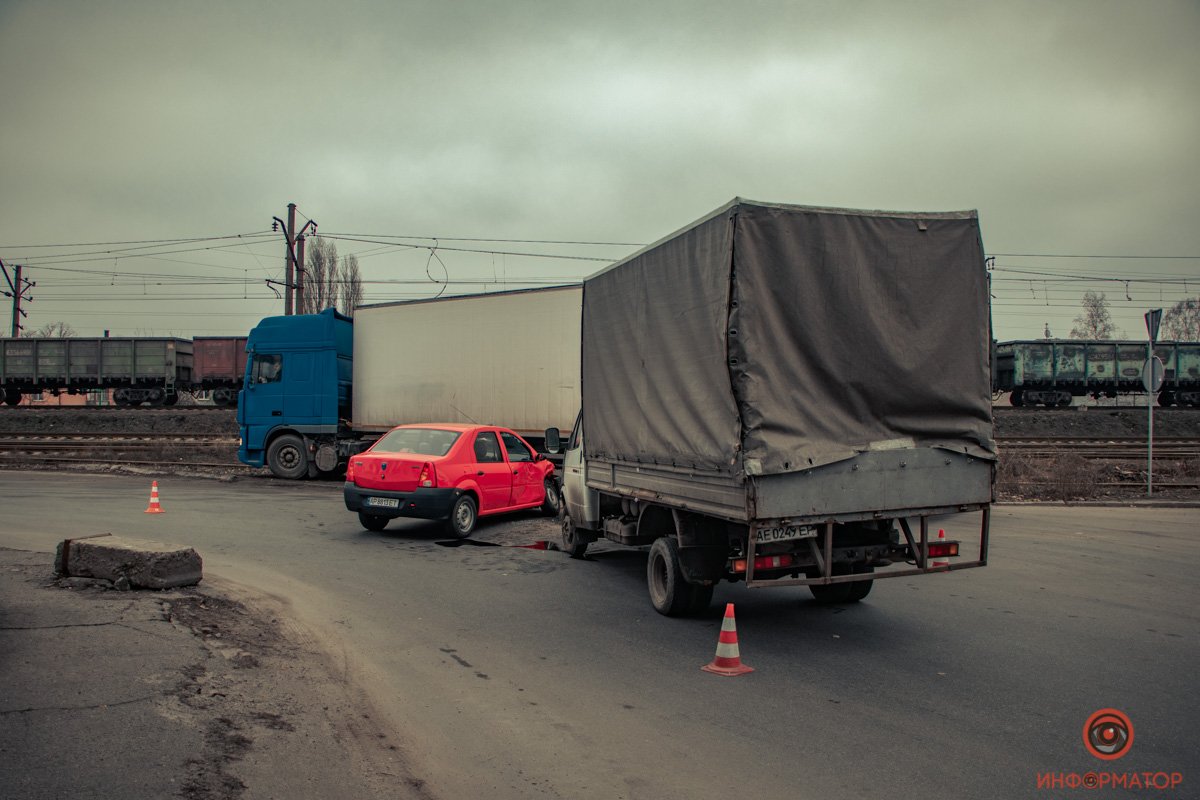 Водителя "Газели" увезли в 6 гор. больницу