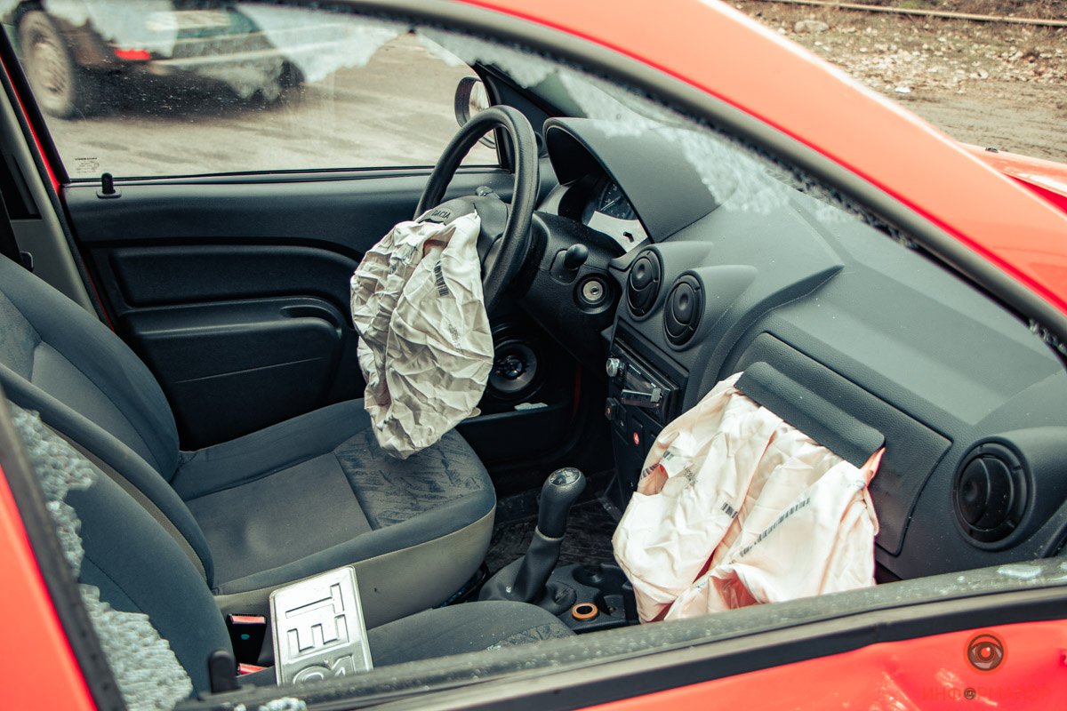 Сработали подушки безопасности