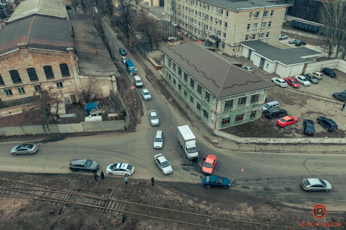 Движение на перекрестке затруднено