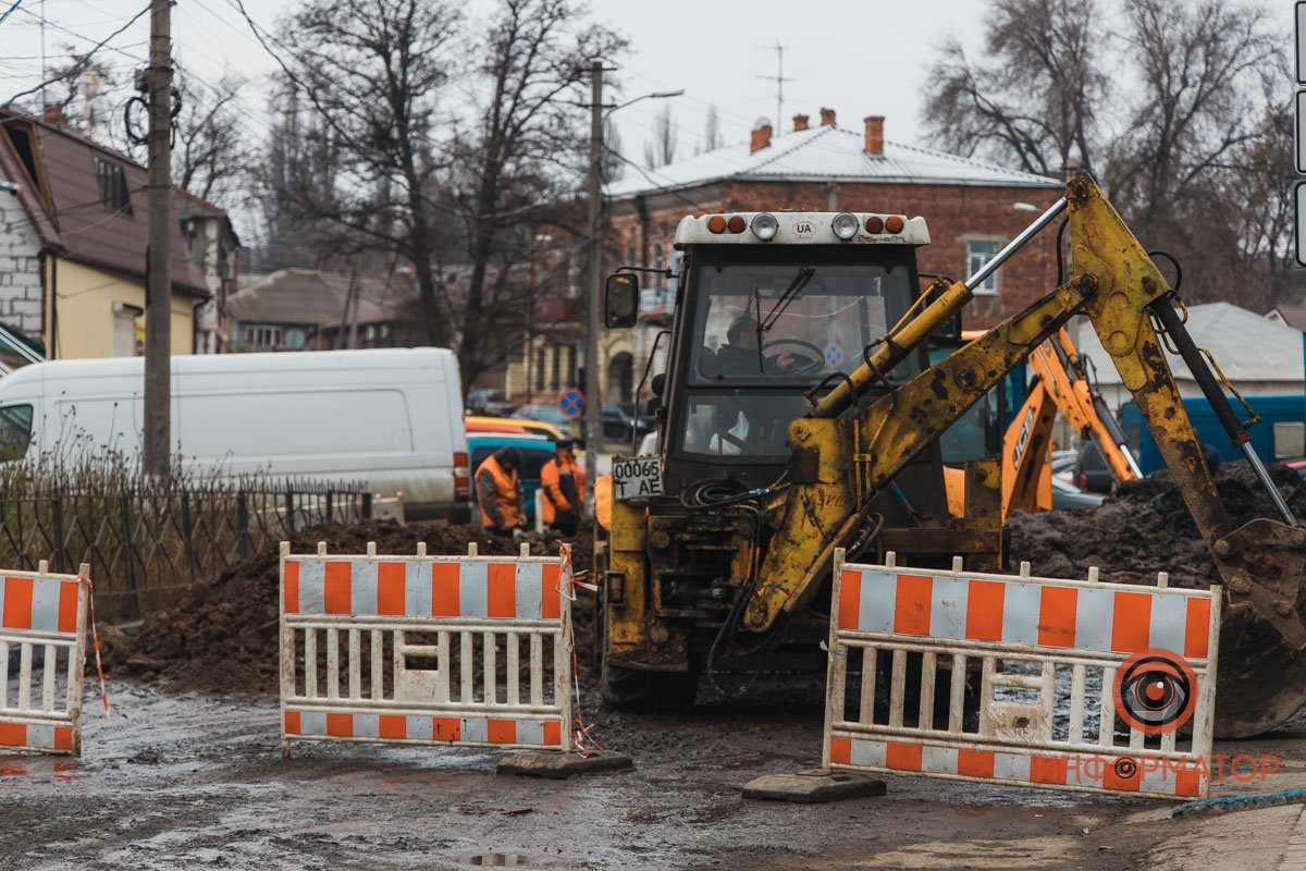 Предварительно, причина всему - грунтовые воды, которые размыли землю Предварительно, причина всему - грунтовые воды, которые размыли землю