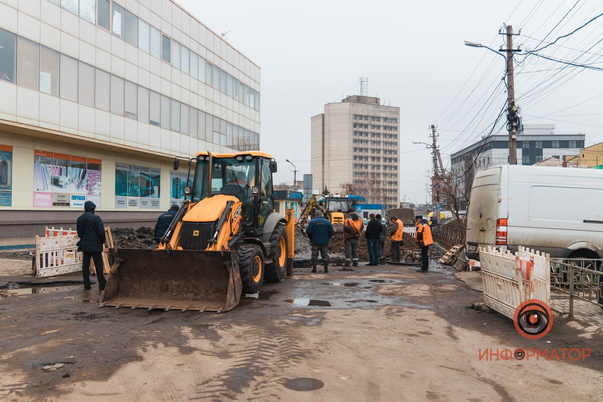 Сотрудники коммунальных служб на месте Сотрудники коммунальных служб на месте