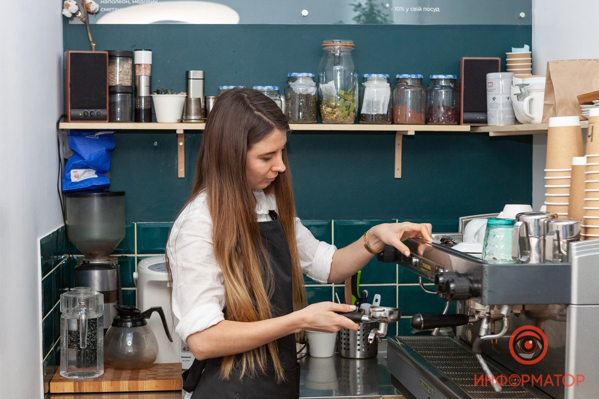 Бариста ответственно подходит к своей задаче Бариста ответственно подходит к своей задаче