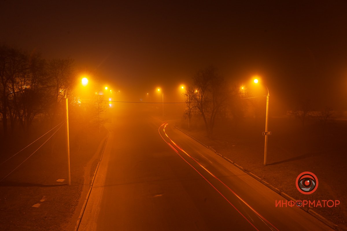 Усталый день склонился к ночи