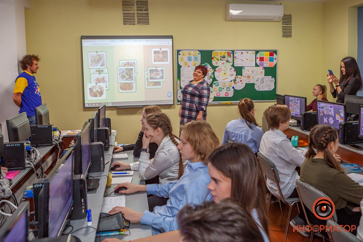 Гость отметил современность школы Гость отметил современность школы