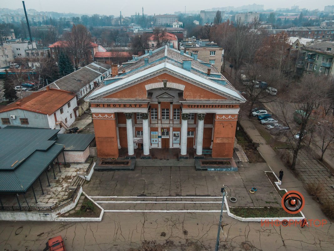  1958 году в кинотеатре посетили более миллиона человек