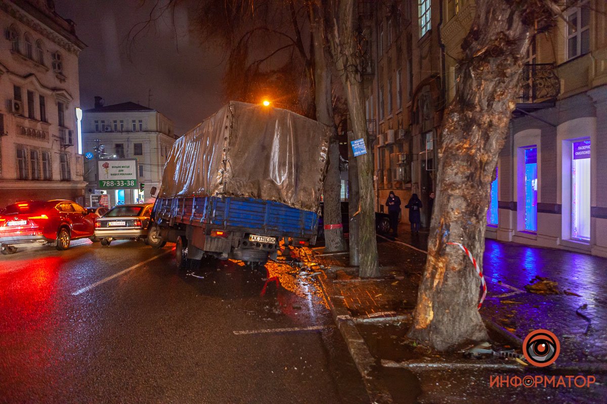 FAW ударился в дерево