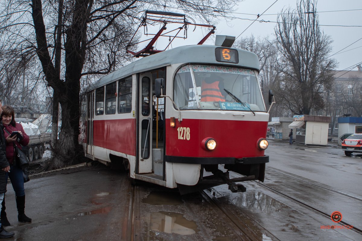 На улице Каруны вывернуло трамвайные пару маршрута №6