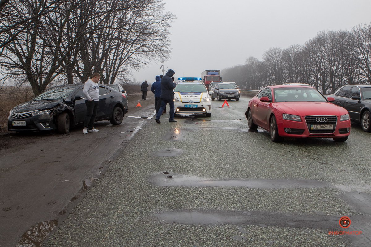 В Днепре на Криворожской трассе случились 3 аварии из 7 машин: движение затруднено 5