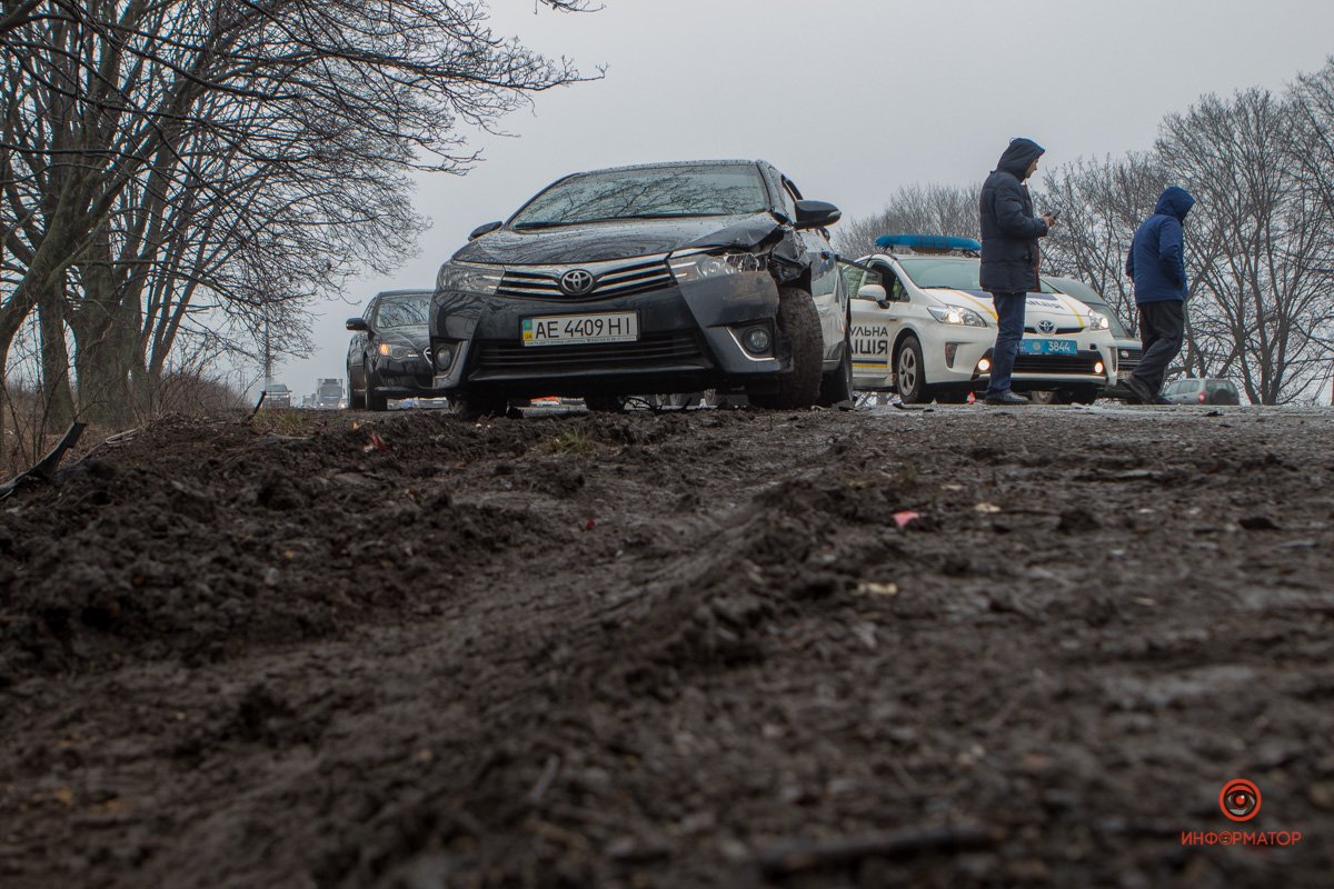В Днепре на Криворожской трассе случились 3 аварии из 7 машин: движение затруднено 6