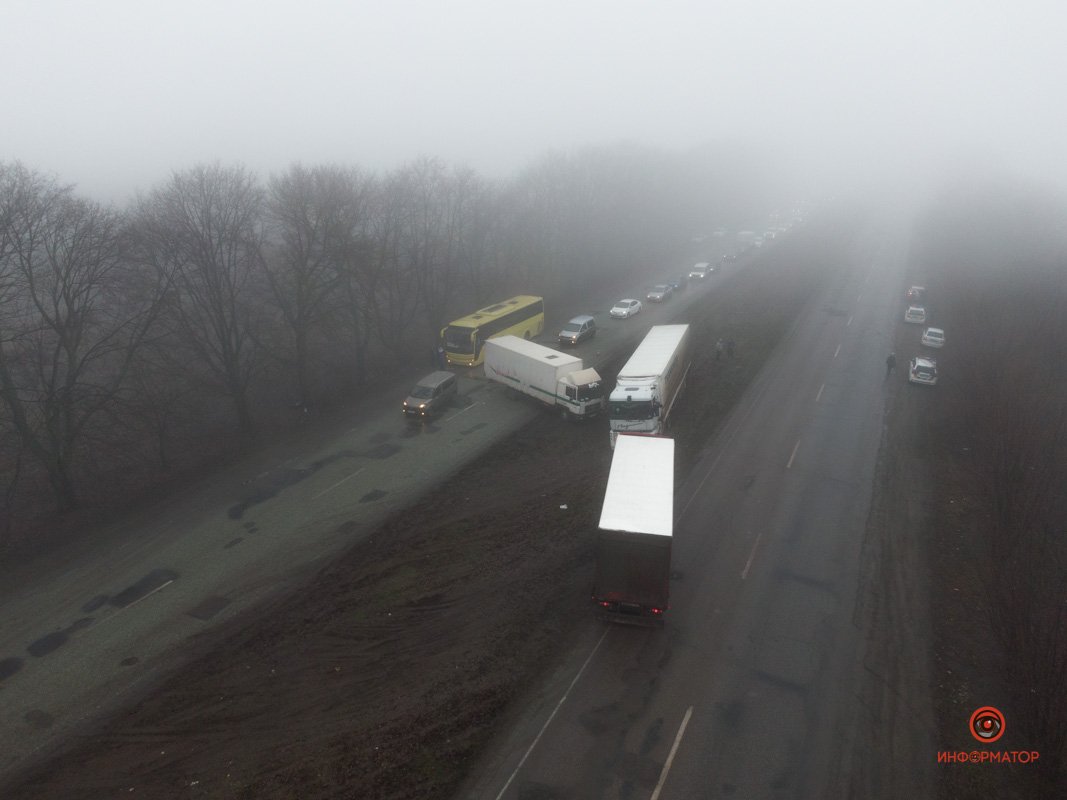 В Днепре на Криворожской трассе случились 3 аварии из 7 машин: движение затруднено 7