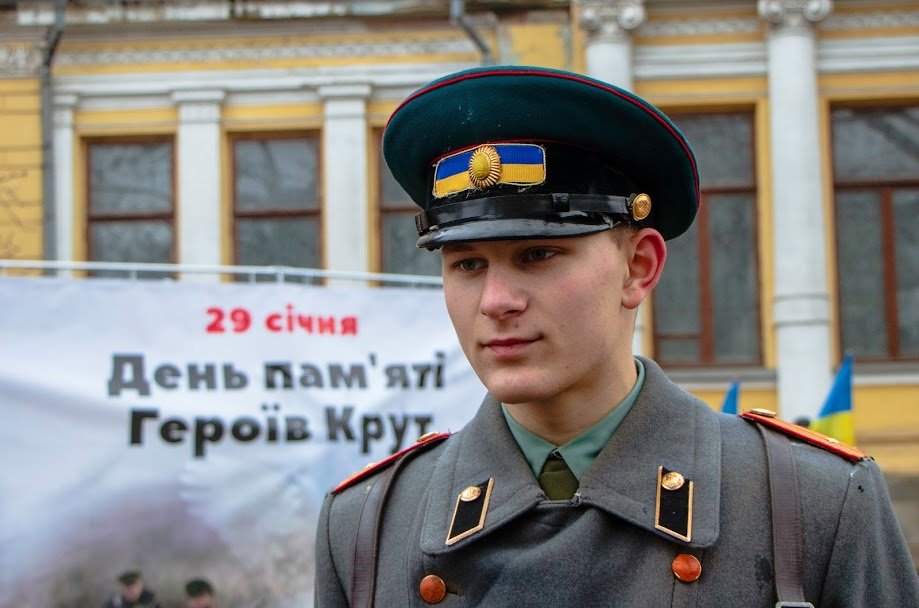 Молодые люди при параде Молодые люди при параде