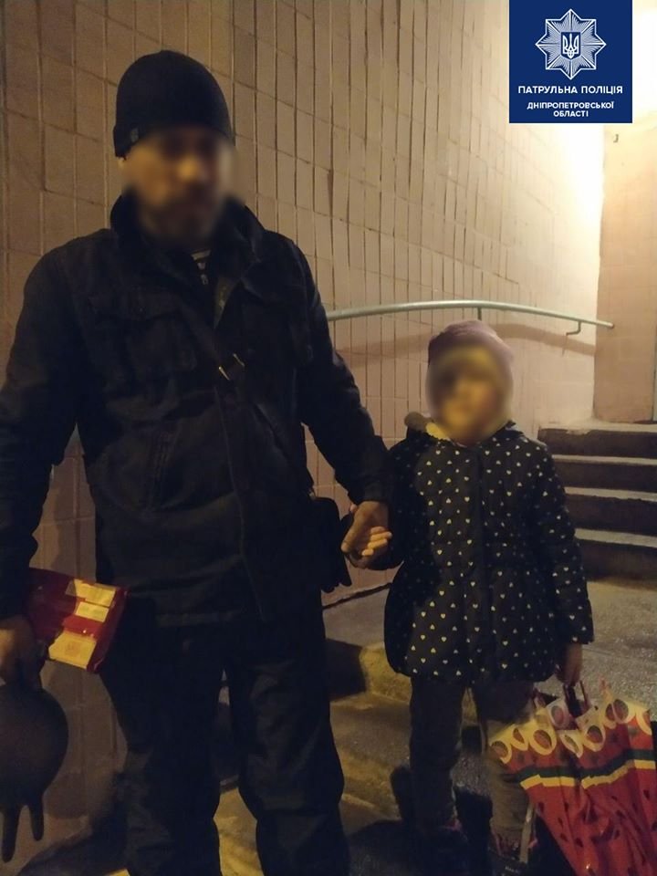 В Днепре 6-летняя девочка гуляла во дворе и заблудилась 1