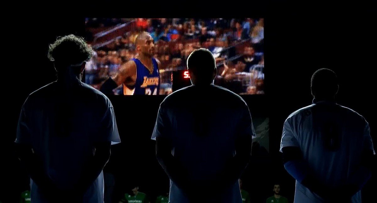 Минута молчания в память о Коби Брайанте