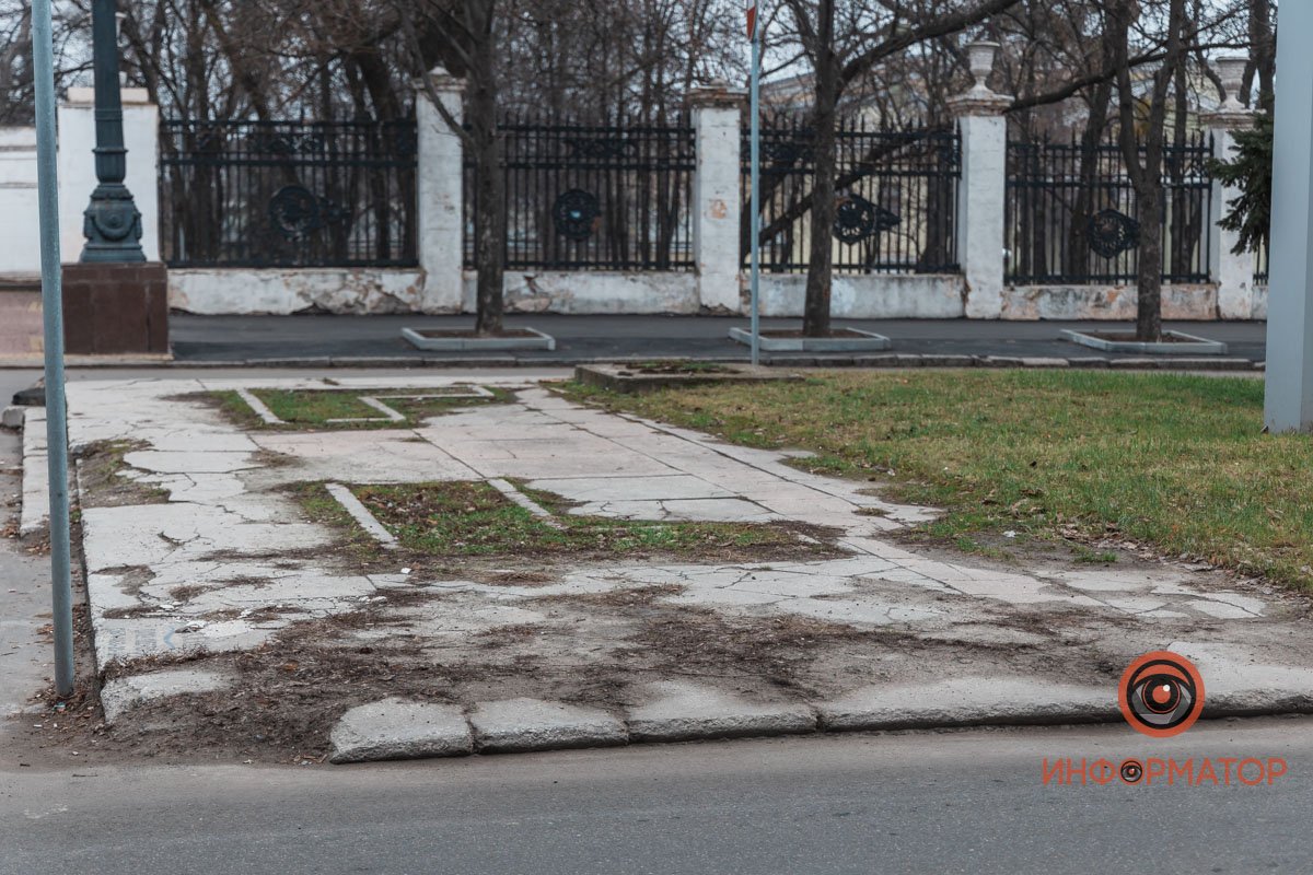 Бордюры тоже не в лучшей форме