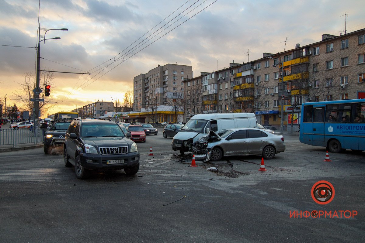Авария произошла на перекрестке Слобожанского проспекта с улицей Байкальской