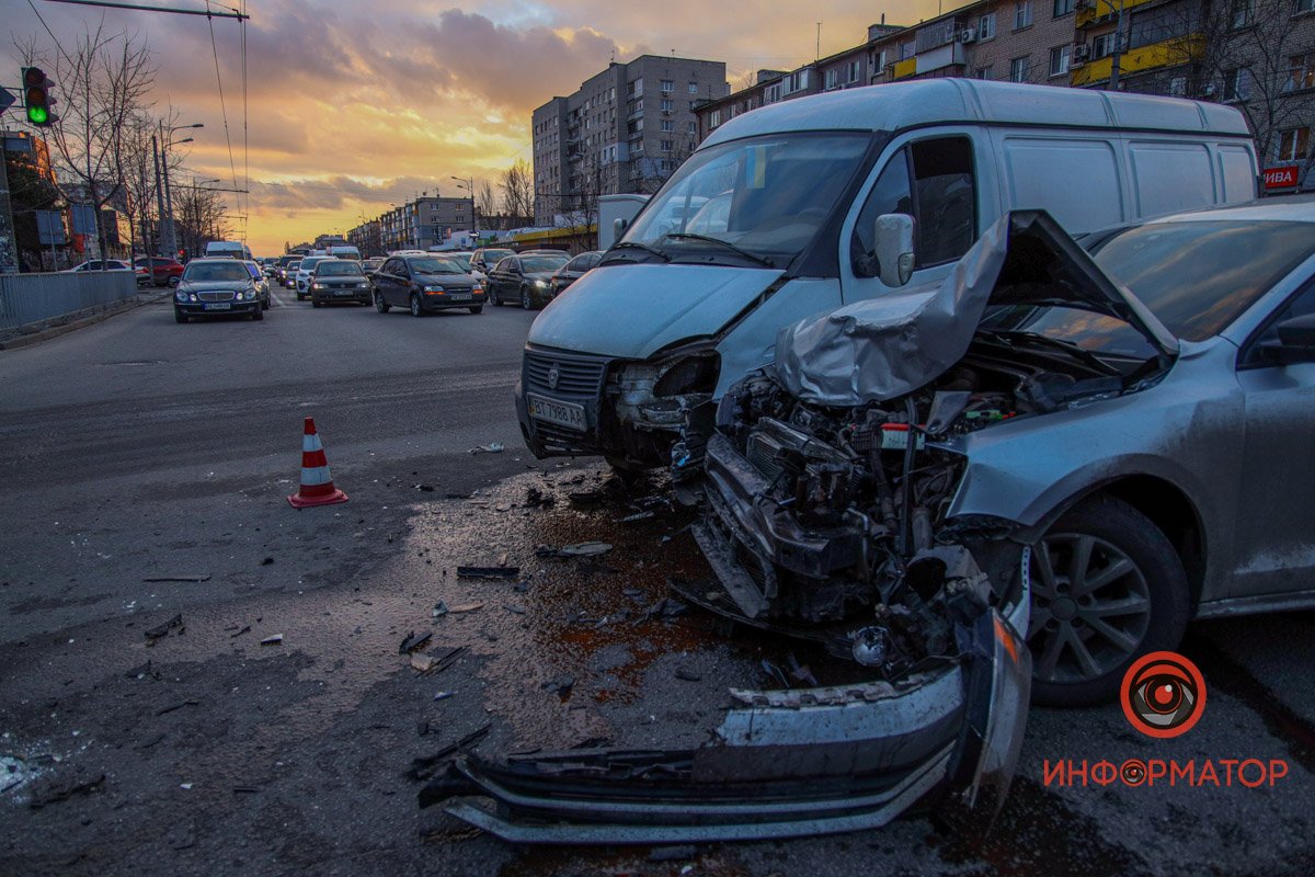 Авария стала причиной большой пробки