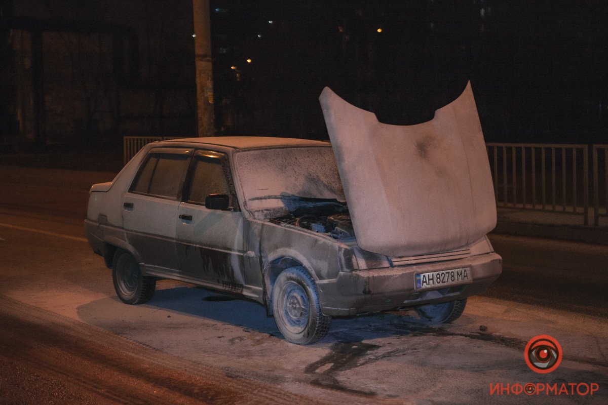 Машина стояла на центральной полосе движения