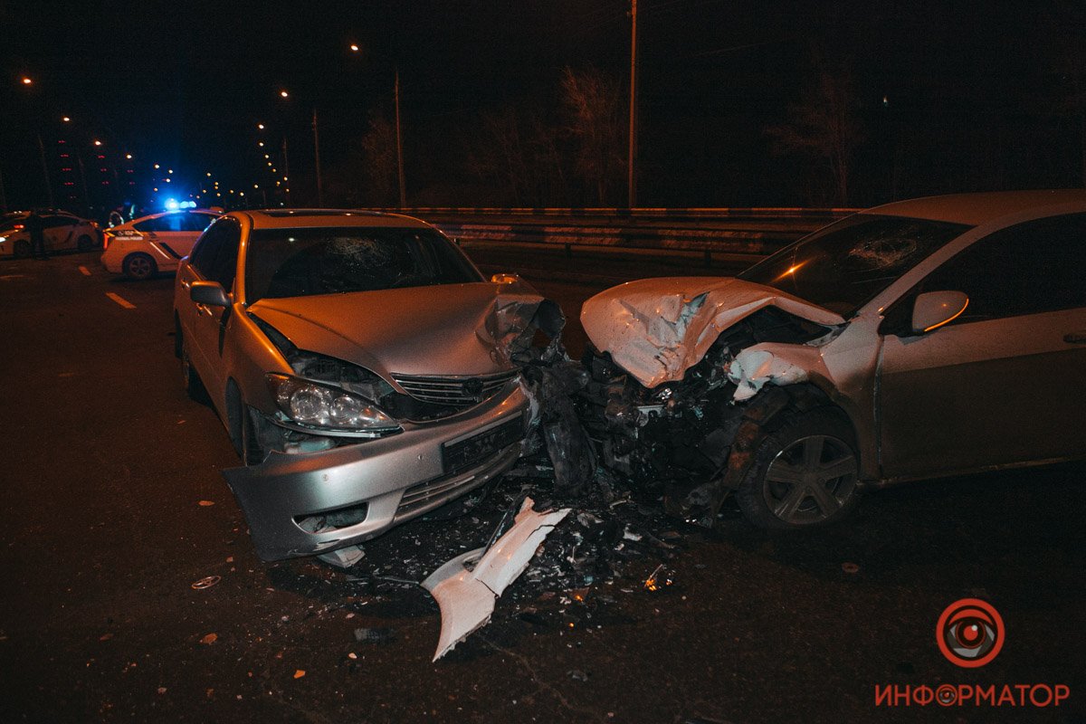 Столкнулись Volkswagen и Toyota Столкнулись Volkswagen и Toyota