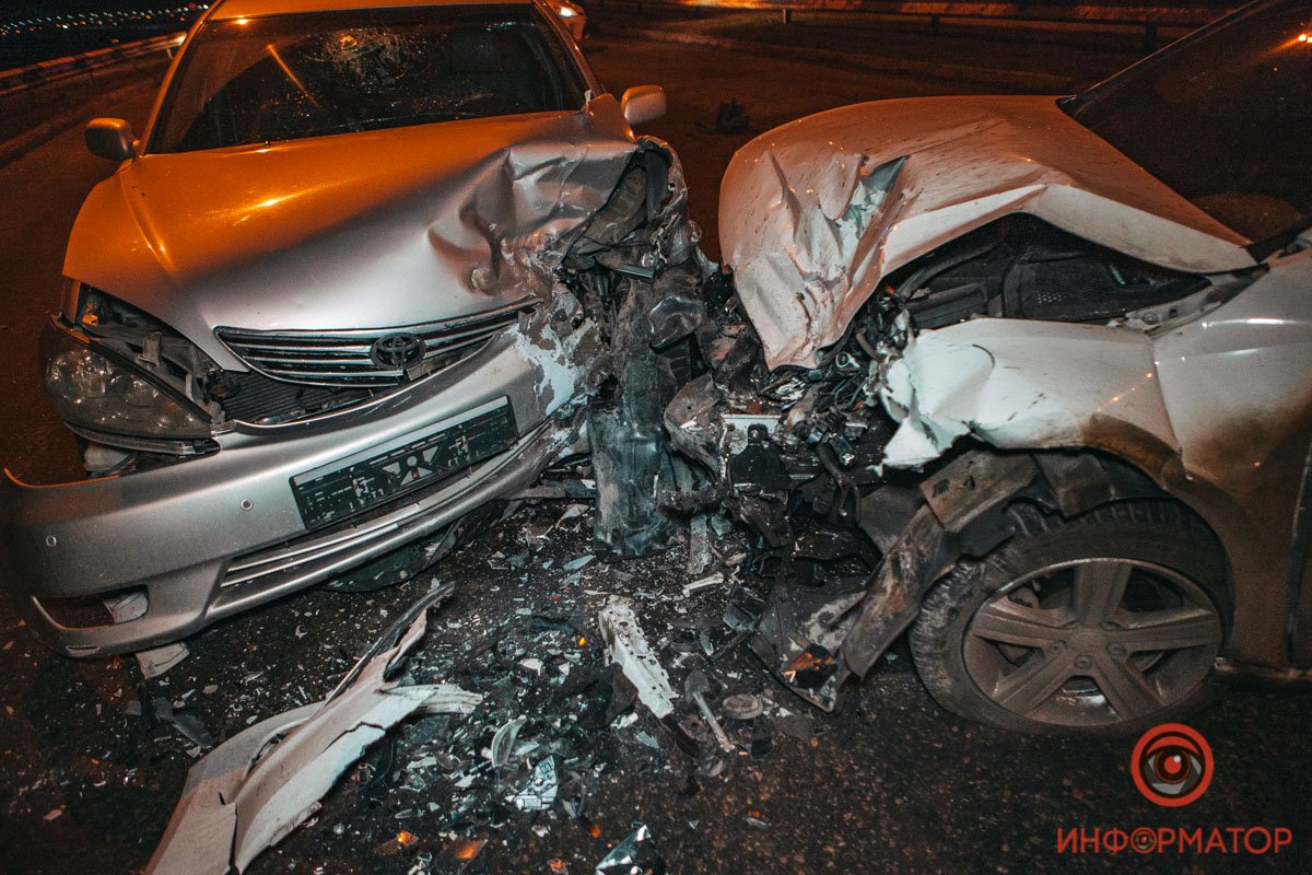 Авария произошла на съезде с Южного моста недалеко от улицы Мильмана Авария произошла на съезде с Южного моста недалеко от улицы Мильмана