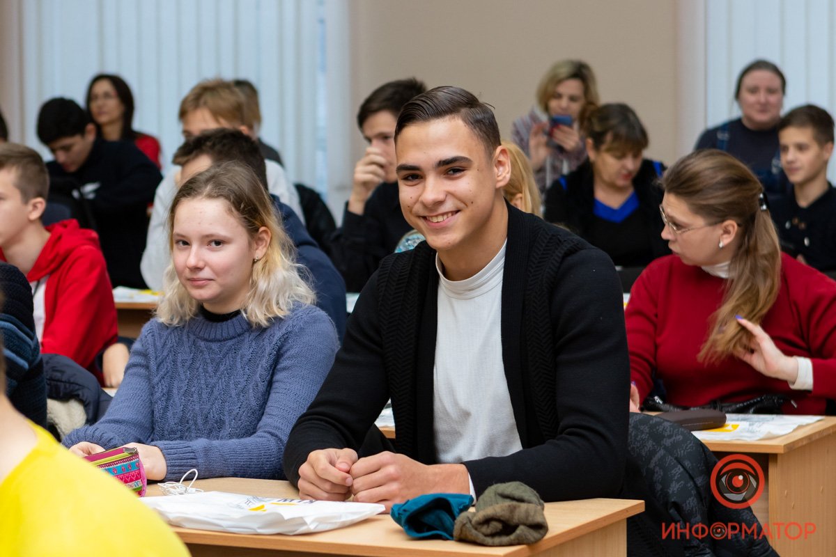 В Днепре Interpipe и "Днепровская политехника" начали третий сезон обучения мехатронике для школьников 1