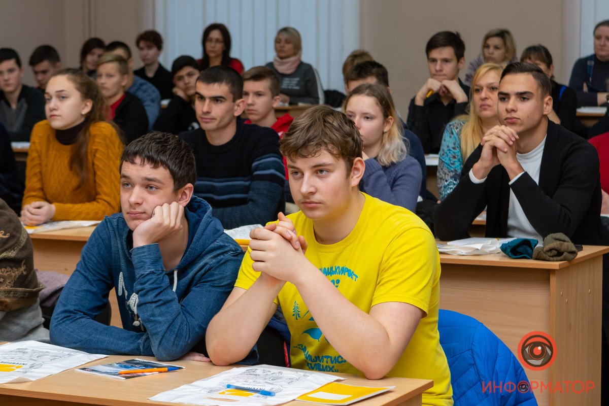 В Днепре Interpipe и "Днепровская политехника" начали третий сезон обучения мехатронике для школьников 4