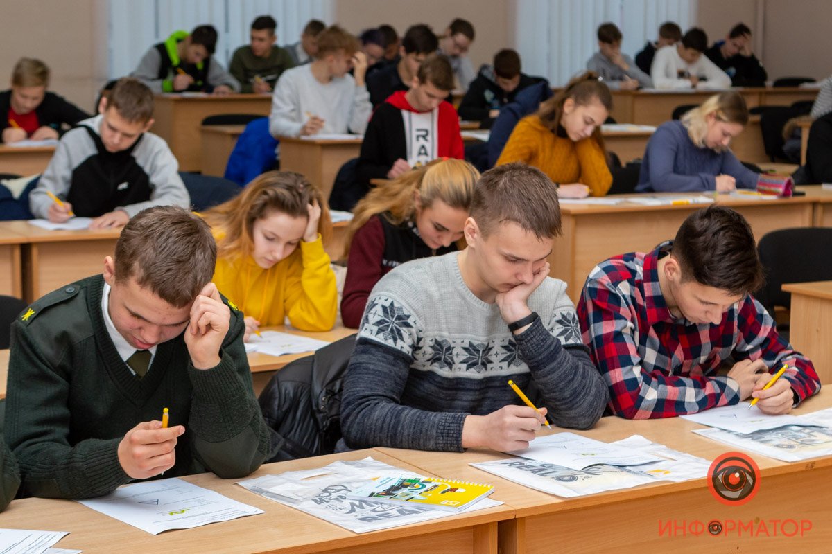 В Днепре Interpipe и "Днепровская политехника" начали третий сезон обучения мехатронике для школьников 9