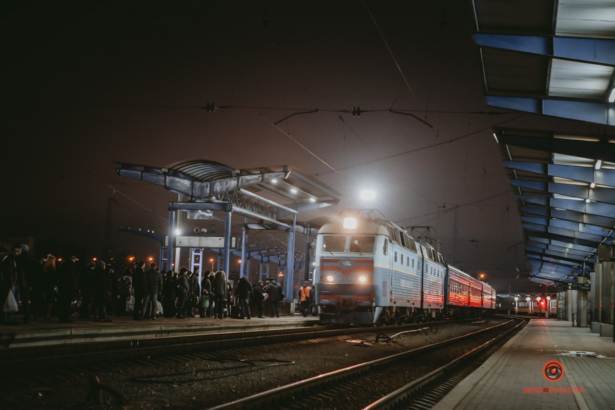 Разрезает тьму Разрезает тьму