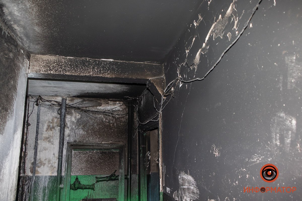 Огонь сильно повредил стены