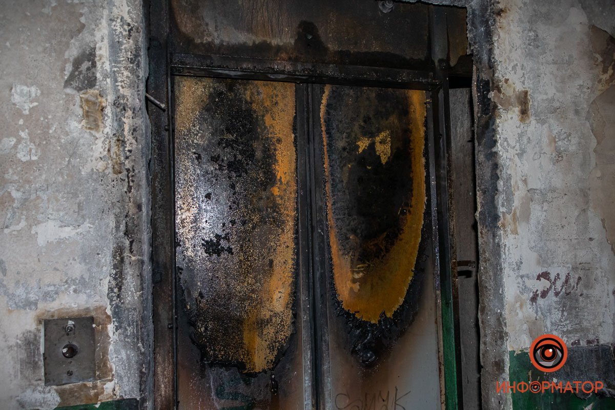 И двери лифта