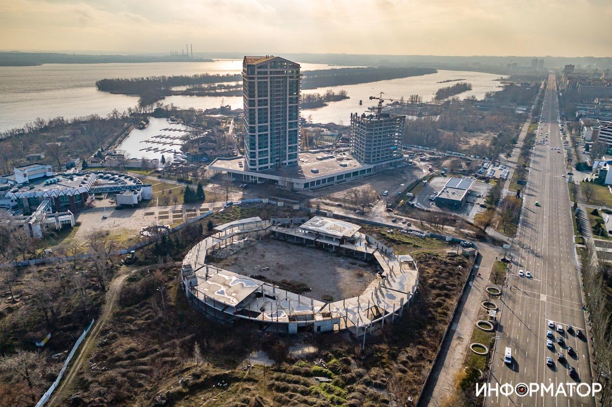 Две летающие тарелки