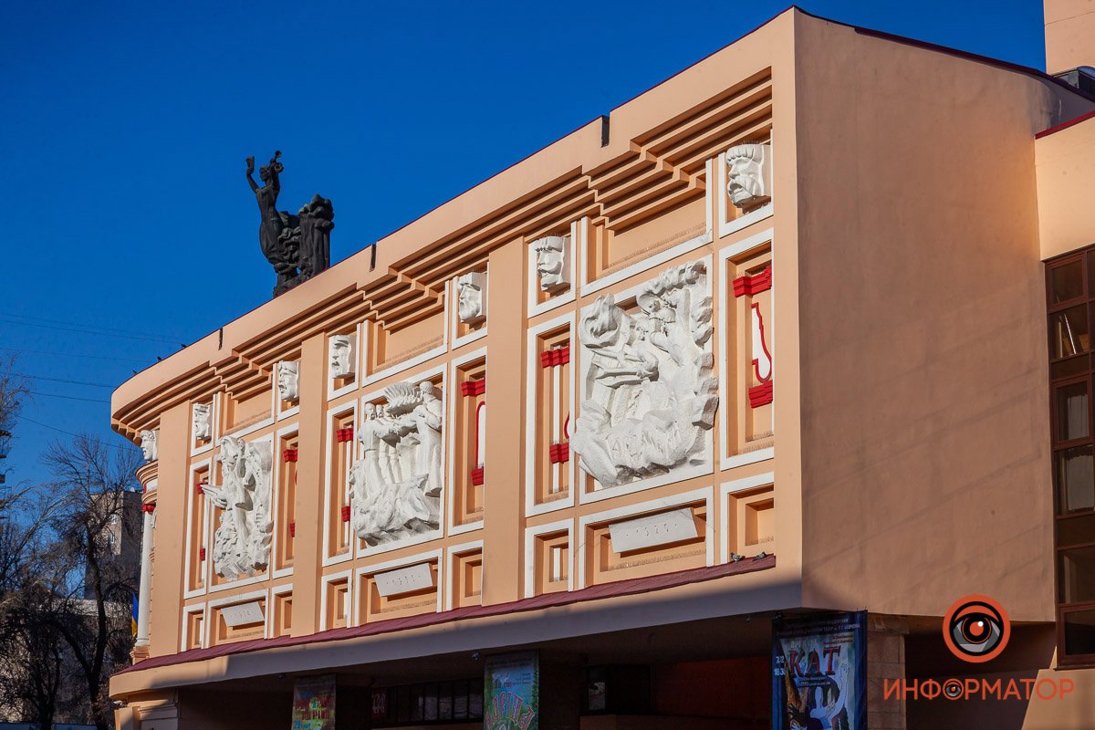 В такую погоду и стены становятся ярче В такую погоду и стены становятся ярче