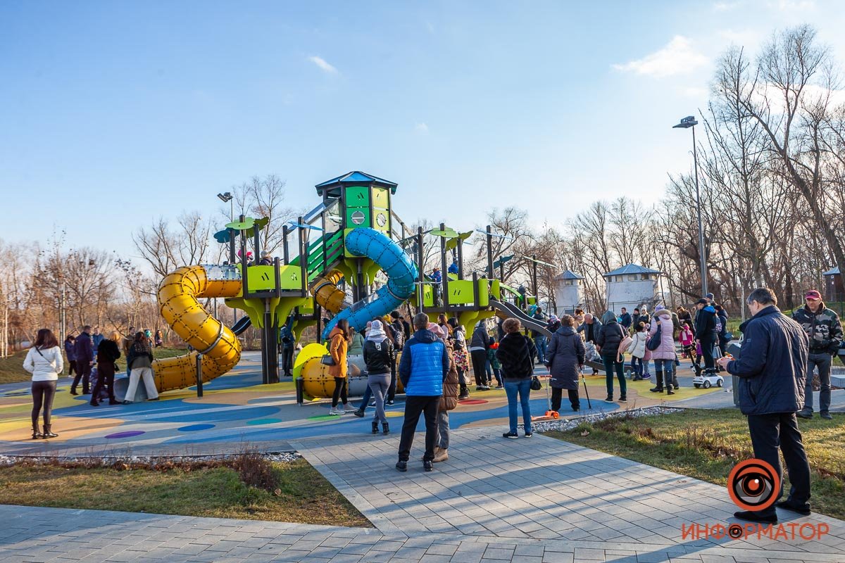 Все покидают родные стены Все покидают родные стены