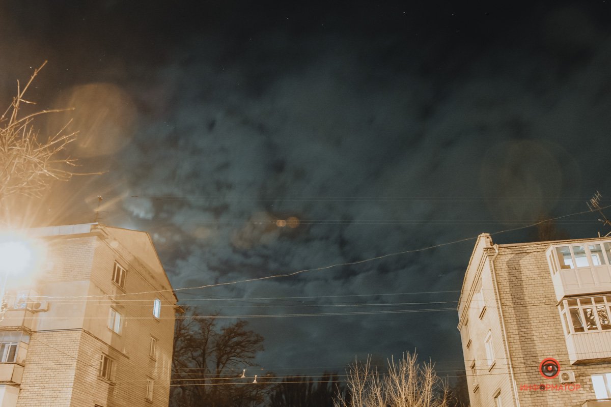 Лунный свет пробивается