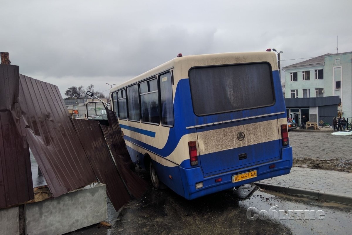 В салоне автобуса находились дети
